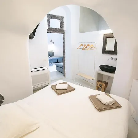 Opsis Cave House 이아