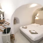 Opsis Cave House * イア