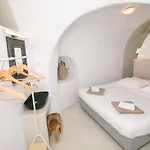 Opsis Cave House イア